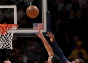 1xbet体育app下载-活塞队队长格兰特绝地狼狈，拼尽全力绝杀对手