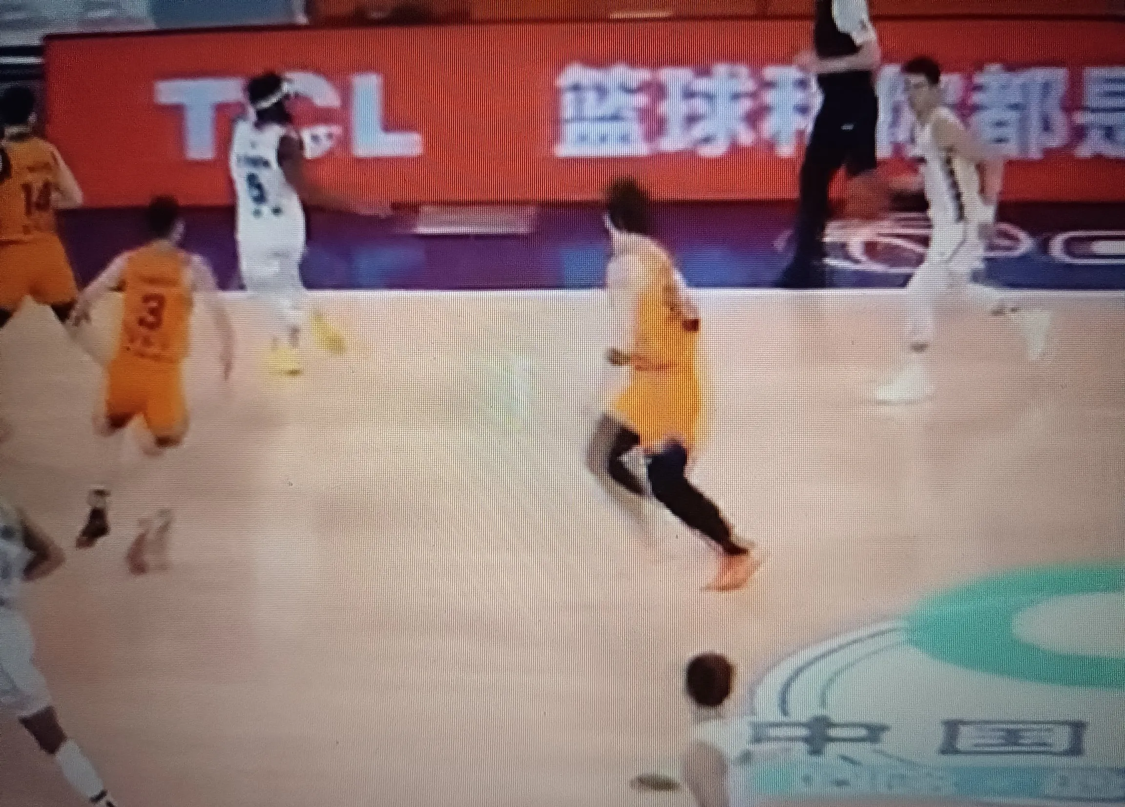 在北京队赛场上演全国篮球锦标赛，失误，引发全场沸腾的简单介绍