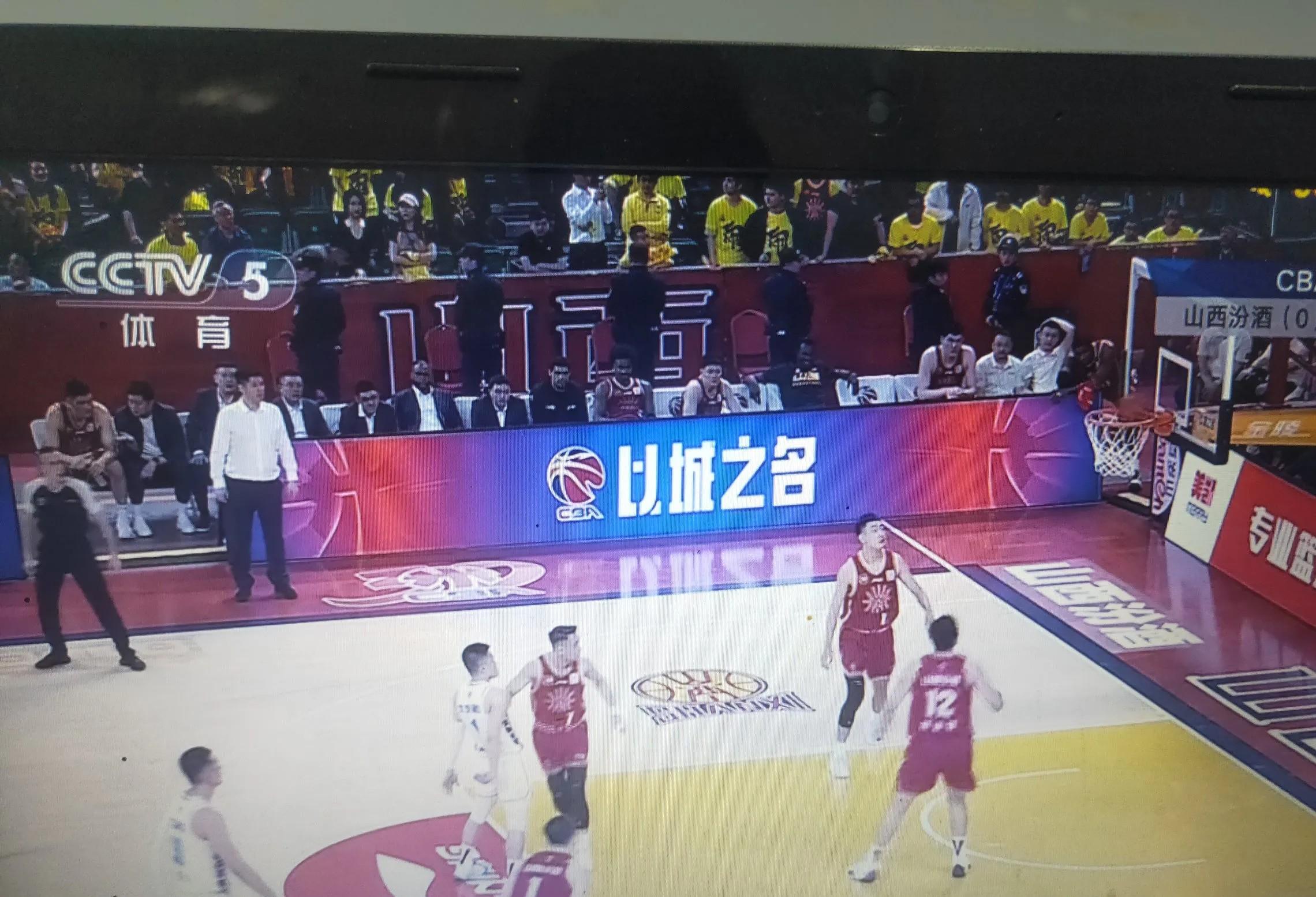 整场比赛打破记录，双方鏖战半场分高低的简单介绍
