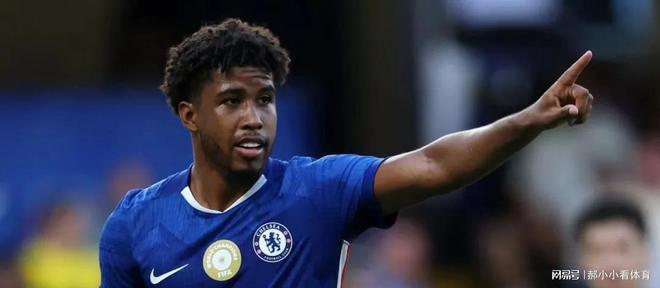 包含斯特拉斯堡欲加强中场实力,有意引进国内后腰的词条 包含斯特拉斯堡欲加强中场实力,有意引进国内后腰的词条