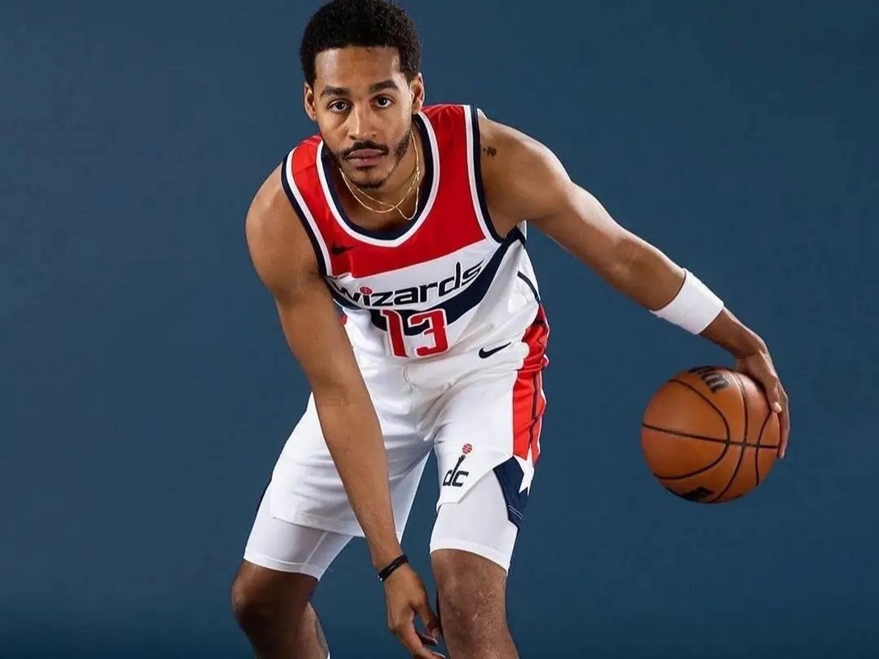 活塞逆转黄蜂，东部前九晋级的简单介绍