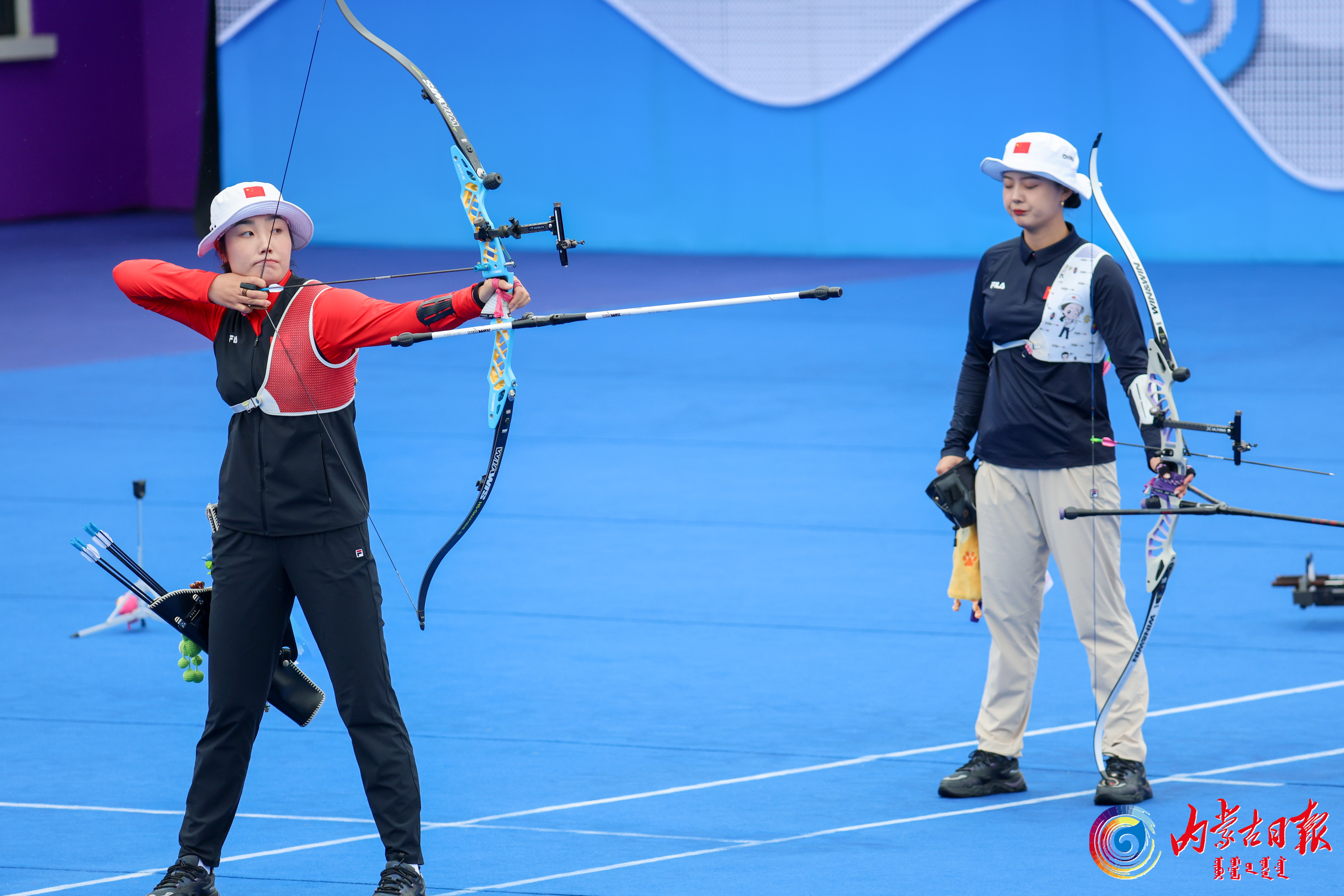 射箭比赛选手心境平和准中靶心 射箭比赛选手心境平和准中靶心
