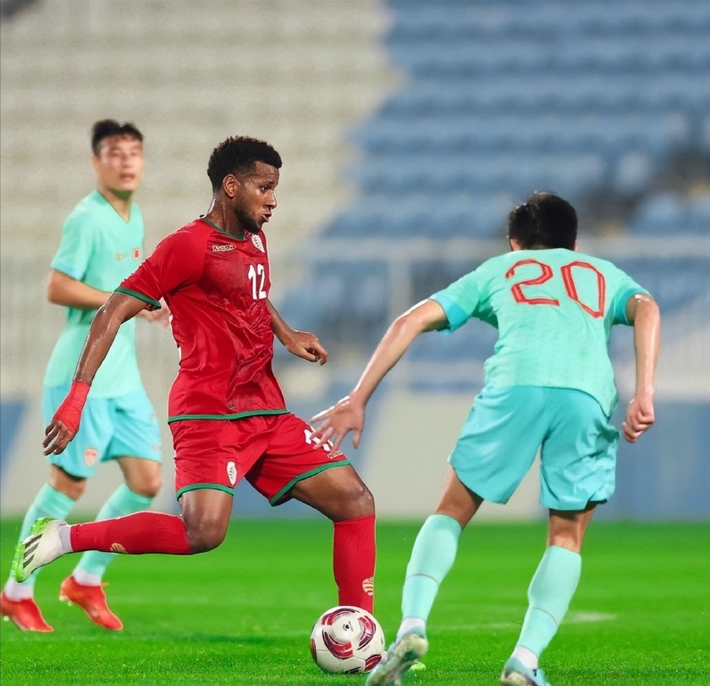 阿曼队成功杀入国际足球赛决赛